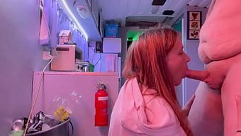 Kremsi Bir Sonla Ev Yapımı Bir Oral Seks