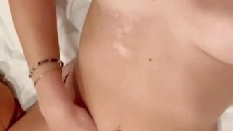Elimle Sert Boşalma: Tek Başına Mastürbasyon Videosu