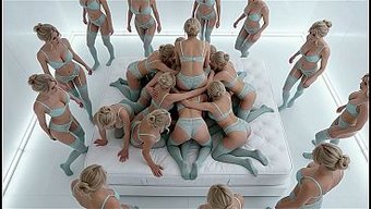 Büyük Göğüslü Dominatrix, Hardcore Üçlüde Kapana Kısılıyor.