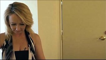 Brandi Sweet'In Genç Adamla Sıcak Ve Azgın Boşanmış Milf Eylemi
