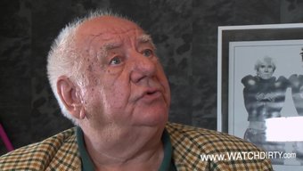 Cfnm, Azgın Üvey Babası Tarafından Beceriliyor
