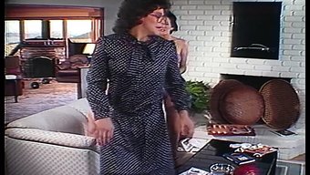 Taija Rae Ve Melissa Melendez Retro Üçlüde