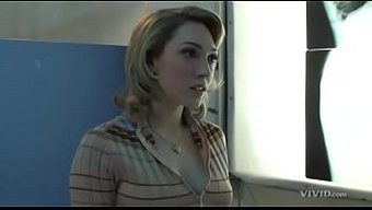 Lily Labeau, Bu Sefer Hulk Ile Xxx Parodileriyle Sizi Eğlendirmek Için Burada.