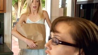 Olgun Milf Alana Cruise Bu Sıcak Videoda Poposuna Alıyor