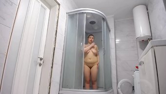 Doğal Büyük Göğüslerle El Işi Eğlencesi