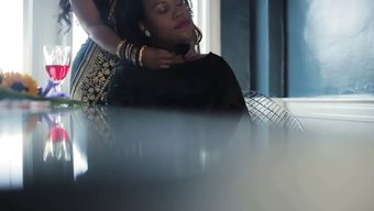 Hint Dominatrix, Itaatkar Siyah Partnerini Yoğun Bdsm Oyununa Ikna Ediyor