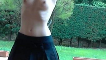 Bahçede Ev Yapımı Striptiz