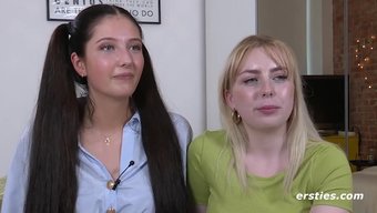 Alman Amatör Gençler Lana L. Ve 20 Yaşındaki Kız Lezbiyen Yakınlığı Keşfediyor