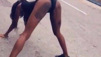 Trinidad Ve Tobago'Dan Çöp Sahnelerde Afrikalı Güzelliklerin Derlemesi