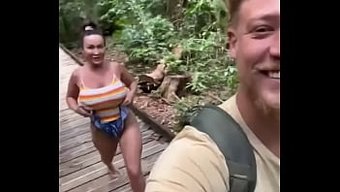 Büyük Popolu Milf Aubrey Black, Jaxson Wolfe Ile Açık Havada Seks Oyuncak Oyununun Tadını Çıkarıyor