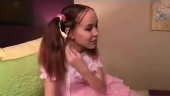 Genç Ve Baştan Çıkarıcı Amaii Liu, Sadece 18+ Genç, Web Kamerasında Büyüleyici.