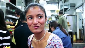 Asyalı Genç (18+) Kameralar Önünde Kendini Tatmin Ediyor Ve Halka Açıkta Sıvazlıyor