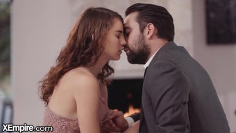Ellie Eilish Ofiste Patronunu Baştan Çıkarıyor