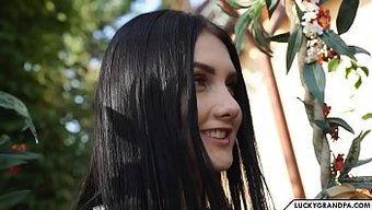 Dedemin Seksi Genç Modeli