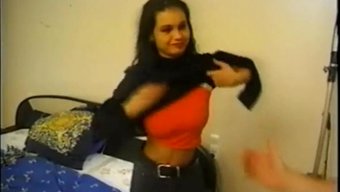 18+ Nicoletta Axin, Büyük Göğüs Sikişinin Ilk Tadını Alıyor