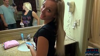 Ev Yapımı Porno Videolarında Sarışın Genç Kız Arkadaşlar