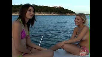 Retro Videoda Açık Hava Lezbiyen Mastürbasyonu Ve Eğlence