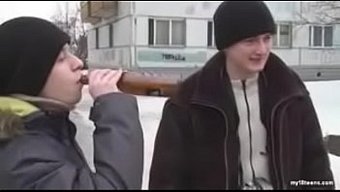 Rus Genç (18+) Sert Ve Hızlı Bir Şekilde Beceriliyor