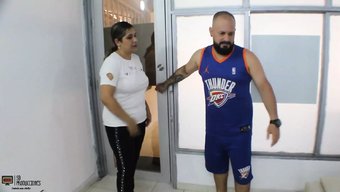 Doğal Kızıl Saçlı Üvey Kız Kardeş Sakso Çekiyor Ve Sert Bir Şekilde Beceriliyor