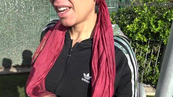 Amatör Fransız Karısı, Halka Açık Bir Cuckold Alıyor Ve Siyah Adamın Yüzüne Boşalmasına Izin Veriyor.