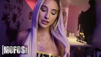 Abella Danger'In Cadılar Bayramı Sürprizi: Bu Dünyanın Dışında Derin, Ürkütücü Bir Yolculuk.