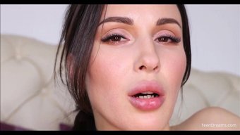 Kızlar Hd Videoda Sihirli Değnekle Mastürbasyon Yapıyorlar