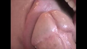 Devam Eden Bir Oral Seksin Yoğun Yakın Planı