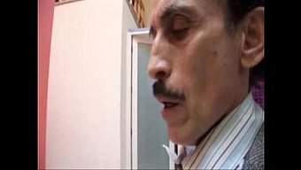 Yaşlı Adam Genç Bir Kızla Oral Ve Amcık Sikişi Seks Yapıyor