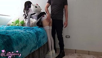 Öğrenci Yurdunda Tokatlanır Ve Kremlenir