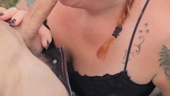 Sarışın Milf Çift Büyük Göğüslü Sakso Ve Anal Seksin Tadını Çıkarıyor