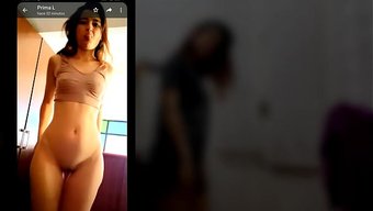 Whatsapp'Ta Bir Arkadaşımla Sohbet Ederken Ortam Iyice Isınıyor Ve Sonunda Odamda Bitiyor.