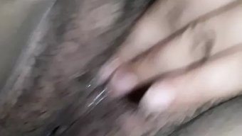 Tahrik Olup Ter Içinde Sırılsıklam Olurken Izleyin