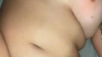Büyük Güzel Kadın Ev Yapımı Videoda Doğal Amını Siktiriyor
