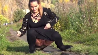 Sevimli Genç Kız Yüksek Çözünürlüklü Videoda Amını Gösteriyor