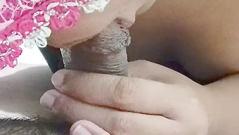 Asyalı Genç Amatör Sakso Çekiyor Özel Olarak