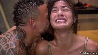 Asyalı Köle, Siyah Efendiden Sert Bdsm Tedavisi Alıyor