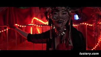 Luna Ve James, Bu Fantezi Dolu Videoda Bdsm'Nin Derinliklerini Keşfediyorlar.