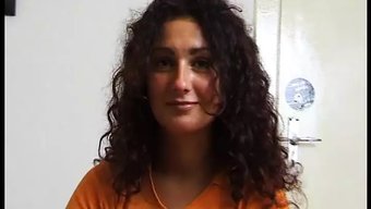 Büyük Göğüslü Esmer Genç Kız Dildo Ile Mastürbasyon Yapmaktan Keyif Alıyor