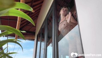 File Çoraplı Genç Güzellik, Oral Seks Yapıyor Ve Ardından Bu Ev Yapımı Videoda Beceriliyor.