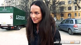 Seksi Nataly Gold'Un Halka Açık El Işi Şaşırtıcı