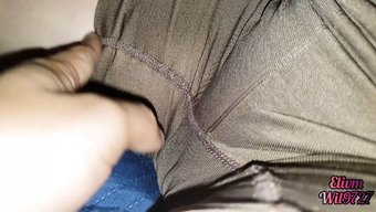 Desi Karısı Ve Yeğeni Lezbiyen Öpüşme Ve Am Oyunuyla Eğleniyorlar