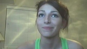 Dildo Kullanan Bir Kızın Inanılmaz Ev Yapımı Videosu