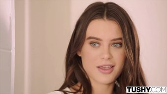 Lana Rhodes'Un Baştan Çıkarıcı Üçlüde Sıcak Anal Creampie'Si