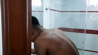Latin Genç, Üvey Annesi Tarafından Duşta Boğazına Kadar Alıyor