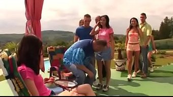 Genç Ve Azgın Gençler Grup Seks Partisinde