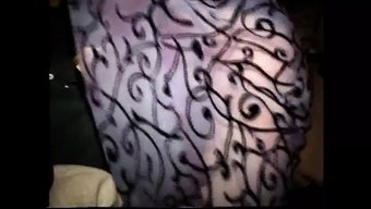 Eski Sevgilisi Carla, Erotik Dans, Oral Seks Ve Vajinal Ilişkiyle Meşgul Olur Ve Bu Da Bir Döl Yutusuyla Sonuçlanır.