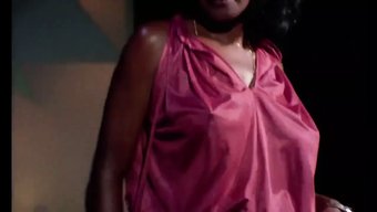 Erotik Kıvrımlarla Retro Italyan Dehşeti