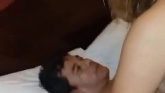 Başka Bir Adam Tombul Bir Popolu Karıyı Sikiyor