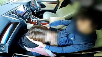 Spor Salonunda Kocası Tarafından Gizlenen Kadın, Arabada Başka Bir Adamla Tutkuya Teslim Oluyor