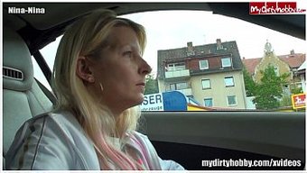 Beyaz Sarışın Nina'Nın Yüzüne Boşalma Ve Sperm Fetişi.